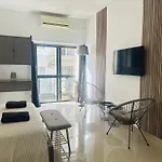 Проживание в семье Elite Area Hub