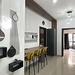 Проживание в семье Elite Area Hub *