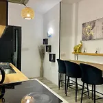 Elite Area Hub Проживание в семье