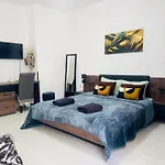 Проживание в семье Elite Area Hub *