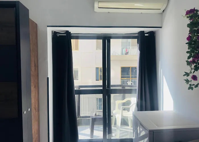 Gazde/Camere de închiriat Elite Area Hub *