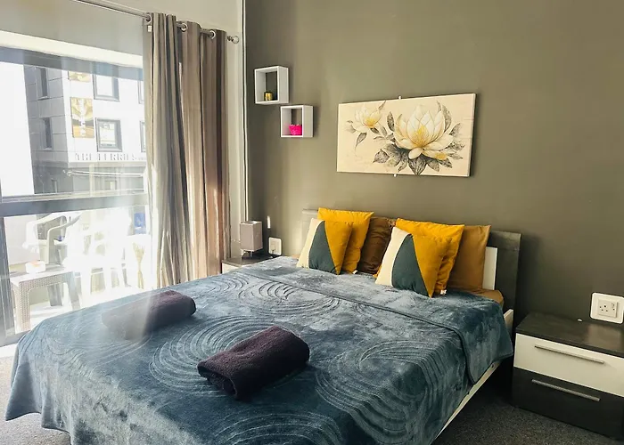 Gazde/Camere de închiriat Elite Area Hub *